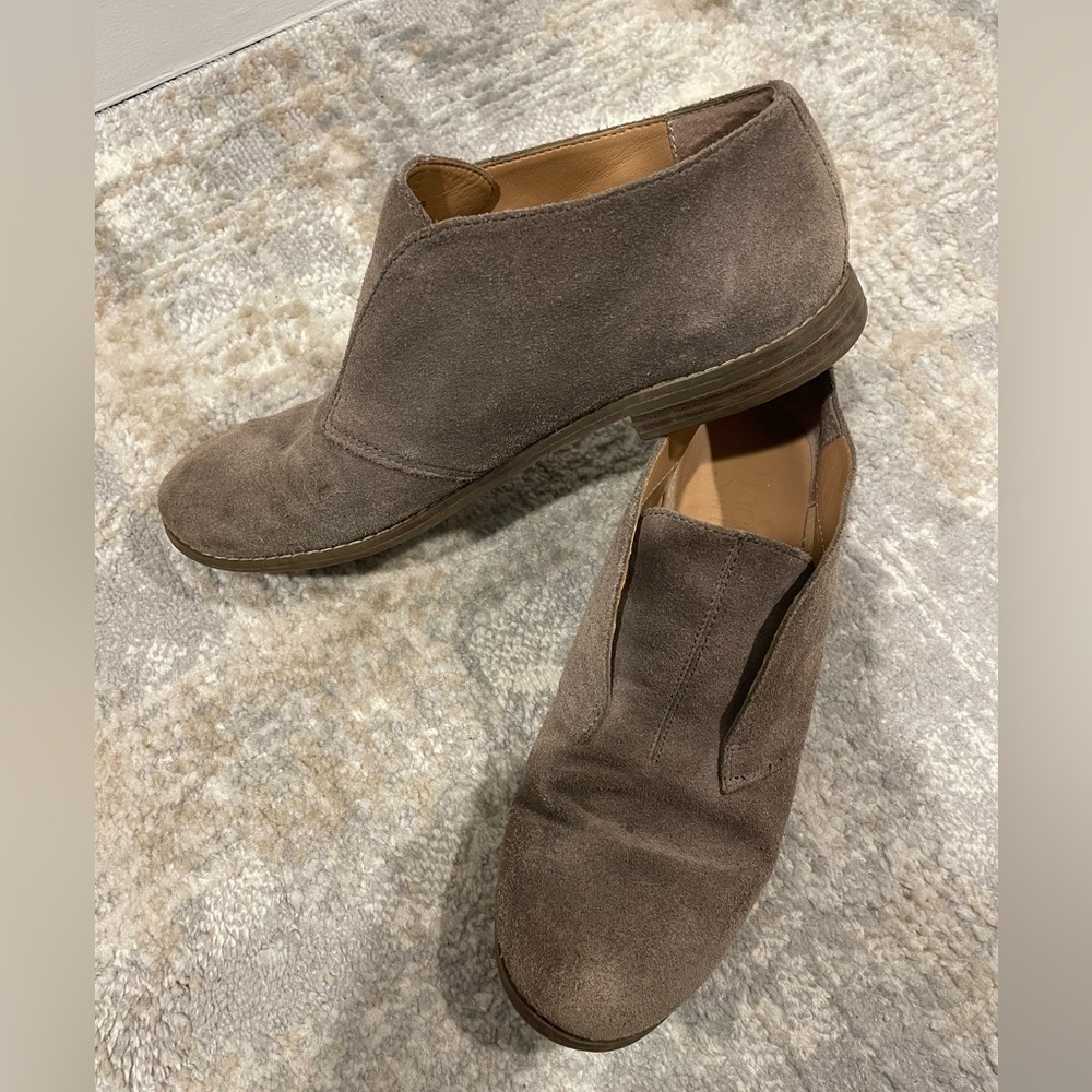 Franco Sarto Pieta Oxford Sand/Taupe Suede Leather Womens Size 8M Slip On Shoes